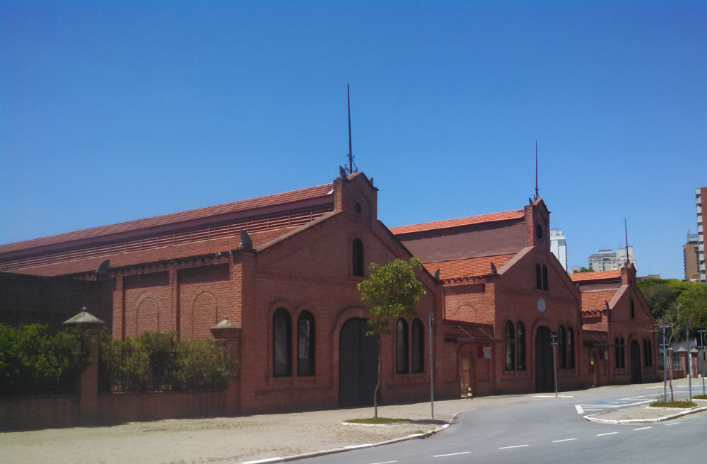 Cinemateca Brasileira tem o projeto executivo de restauro realizado pelo escritório GOMES MACHADO, RODRIGUES ARQUITETOS ASSOCIADOS LTDA., com autoria dos Arquitetos Lucio Gomes Machado e Eduardo de Jesus Rodrigues